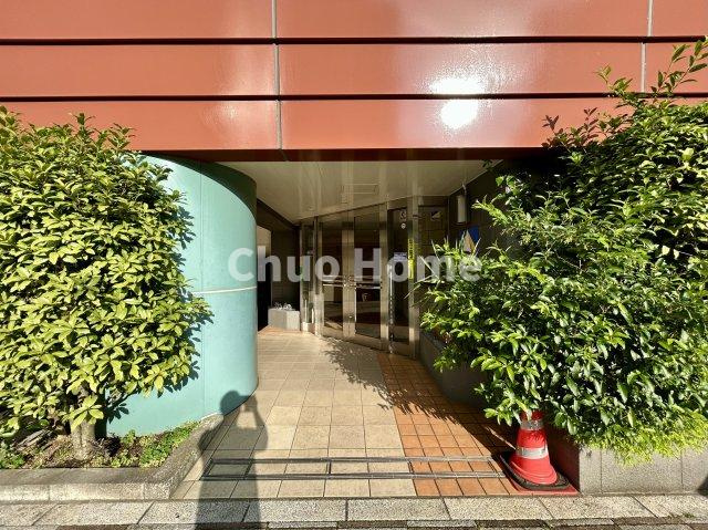 【エントランス】マンションのエントランスは、その物件の印象を決める、顔とも言える場所です。毎日通る場所ですからきれいなのが一番です。