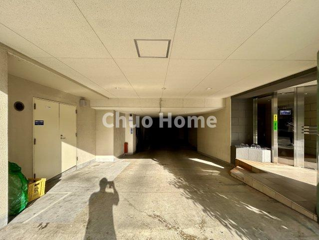 【敷地内駐車場】最新の空き状況や費用などの詳細は担当スタッフまでお問い合わせください。