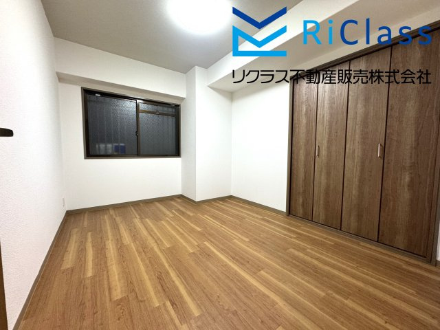 5.5帖の洋室です