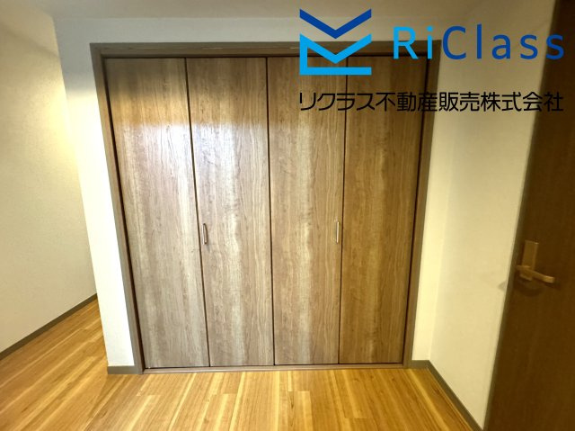 廊下にも便利な大型クローゼットがございます