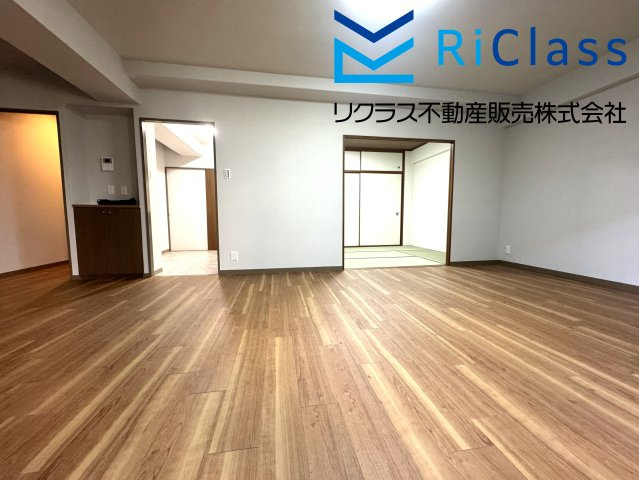 こちらのリビングで趣味の時間をお楽しみください