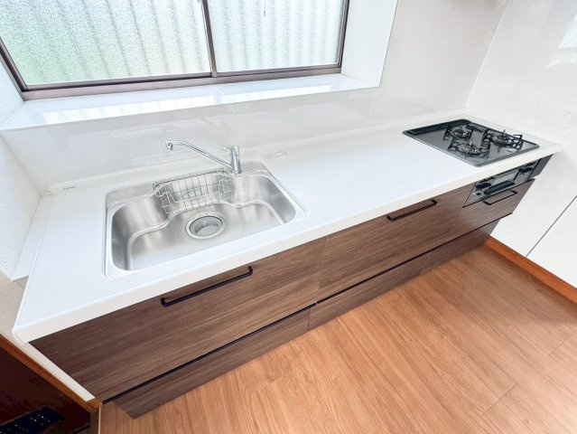 使いやすい広めのシンク♪作業台も広く、料理が楽しくなりますね！