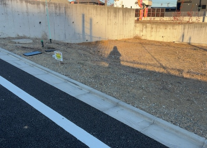 家を建てる前提で土地を探している場合、地盤の丈夫さは譲れない条件の一つです。地盤が脆弱だと追加工事が必要となります。また、過去に地盤沈下や液状化現象を起こした土地は、できるだけ避けた方がいいでしょう。