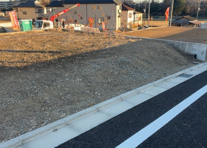 人が暮らすうえで日光は大切な要素となります。日当たりの良さは譲れないポイントですね。併せて近くに大きな建築物の建築予定がないか、あるいはそれが可能な土地が近くにないか事前に確認することもお勧めします。