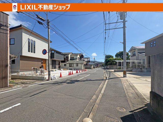 交通量が少ないので、車の出し入れは楽々です！駐車2台OK　