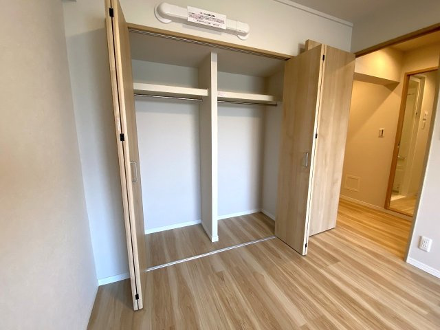 収納　(間取り図右上)