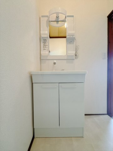 ■洗面室｜大きな鏡と使いやすさがいっぱいの洗面化粧台。お手入れ簡単でいつもキレイに(*^^*)