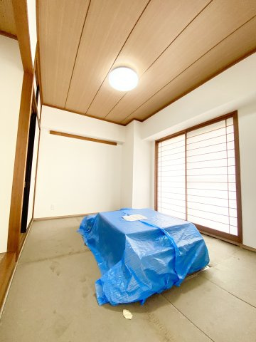 和室（入居が決まり次第、畳敷きます）畳表貼、襖・障子貼替え♪