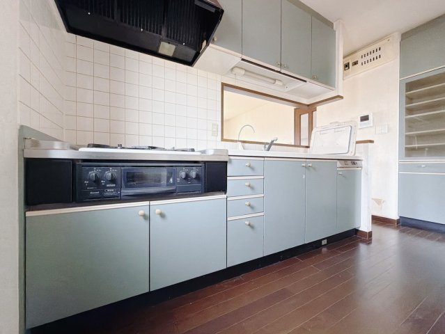 ■キッチン｜2階にはキッチン、洗面台、シャワールームがあり、二世帯住宅としても活用できます♪