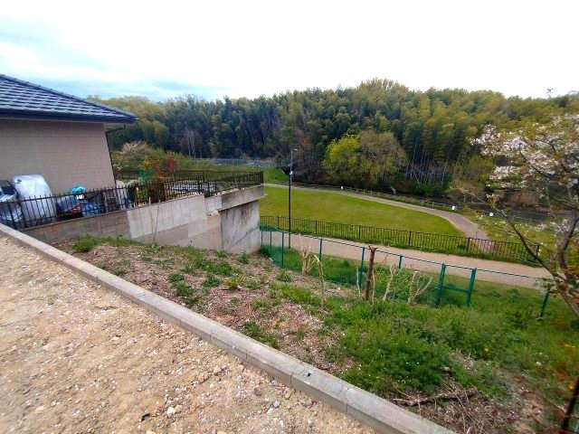 現地写真　※令和8年4月9日撮影　高台にあるため見晴らしが良好な土地です。