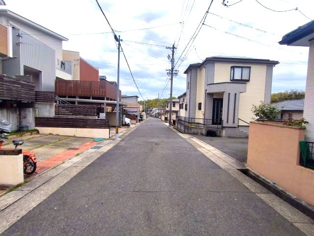 現地写真　※令和8年4月9日撮影　小学校・小児科・スーパーが徒歩圏内と子育てにも最適環境！
