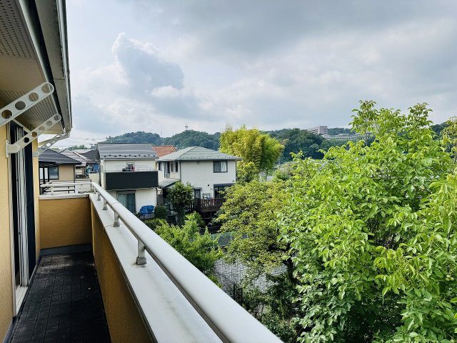 ～前面に高い建物が無く、陽当たりの良いバルコニーです～