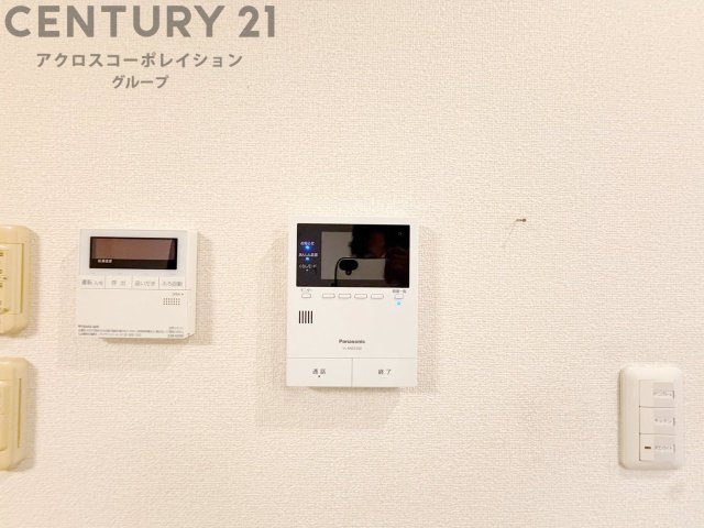 訪問者が来たときにテレビ画面で確認できるため、安心してドアを開けられます。録画機能があるものもあり、留守中に来訪者を記録しておくことができます。利便性が高く、セキュリティ面でも安心です。