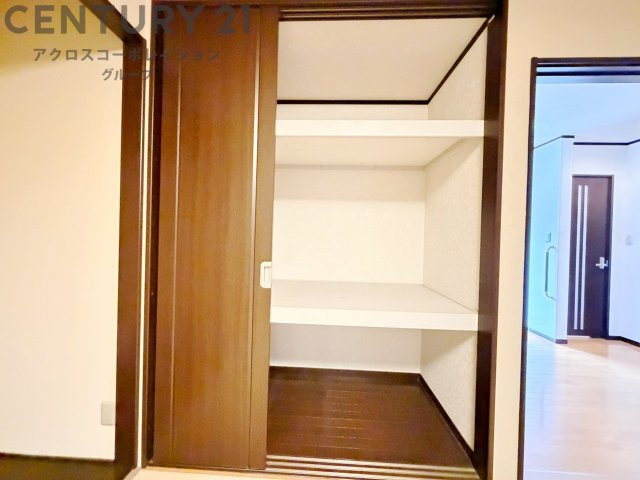 衣類やアクセサリー、小物類の収納が便利で整理整頓がしやすく、部屋の美観を保ちつつ、スペースを最大限に活用できます。衣服のしわやダメージを防ぎ、長持ちさせることができます。