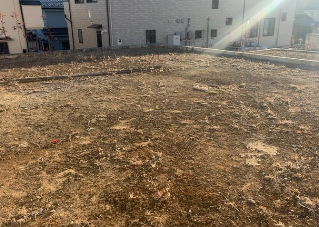 土地の形が極端に長細かったり、狭小地、あるいは道路との高低差がある傾斜地だった場合、後々売ろうとしても買い手がつかない場合もあります。後々、売却することになった時に価値の下がらない土地を選びましょう。