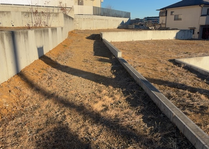 隣家の土地はどうなっているのか、生活利便施設が近くにあるのか、学校まで近いかなど、お客様のライフスタイルにあわせたイメージが重要です。また、近くにあると困る施設が近くにないかも確認するといいでしょう。