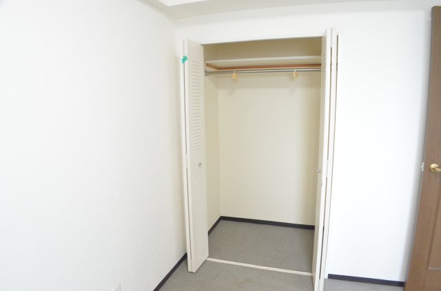 収納も充実しています。奥行きもあり使い勝手良好です。