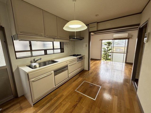 広々としたダイニングキッチンです。