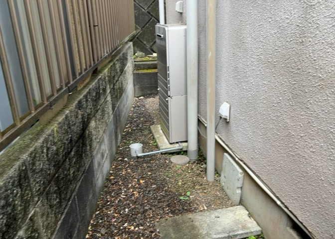 省エネ給湯器とは従来型の給湯器より熱効率が高く、少ない燃料でたくさんのお湯を沸かすことが出来る高効率な給湯器のことを指します。また、省エネ給湯器には種類があり、利便性や効果なども様々です。