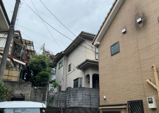 東側道路の場合は居室を南向きに設計しやすいため、朝日が入りやすいというメリットがあります。一方、西側道路も東側同様に居室を南向きに設計しやすいのですが、住宅地だと朝日が入りにくいという弱点があります。