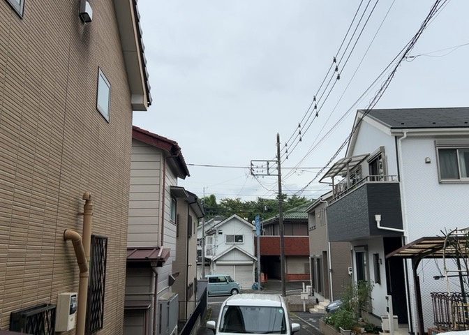 桜や紅葉の名所に出かける人は多いと思いますが、家にいながら季節の移ろいを感じる生活を送りませんか？リビングや窓から見える景色が生活を彩るワンポイントに！現地から見える景色を堪能してみては如何でしょう。