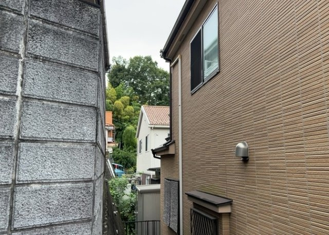眺望を気にして物件を探す場合、前面に建物が建っていないか現地で確認しましょう！前面に建物があると景色はもちろん、日当たりや風通しにも影響が出てきます。住んだ時のことを想像しながら現地見学をしましょう。
