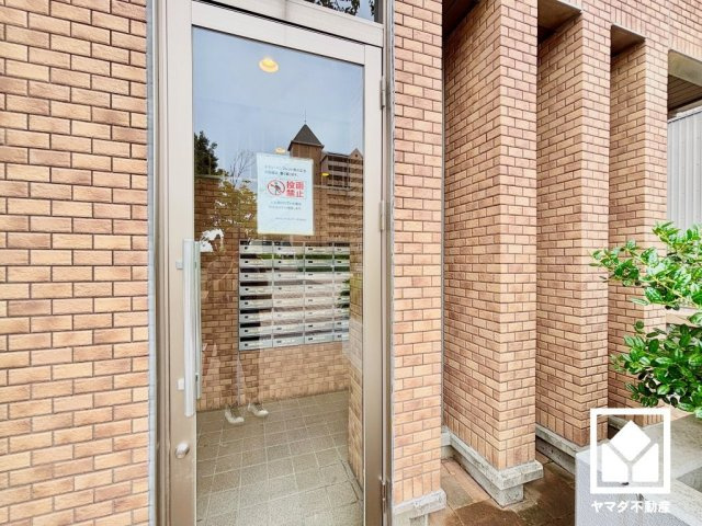 共用部には日常の郵便物受け取りに便利な集合ポストが備わっています。住まいの利便性を支える設備のひとつです。