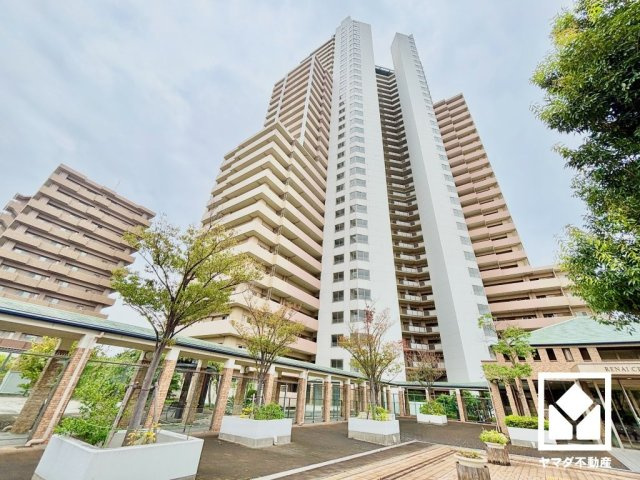 廊下収納やリネン庫など収納スペースが豊富な間取りで、住空間を広々お使いいただけます。日用品のストックなどもすっきり片付きます。