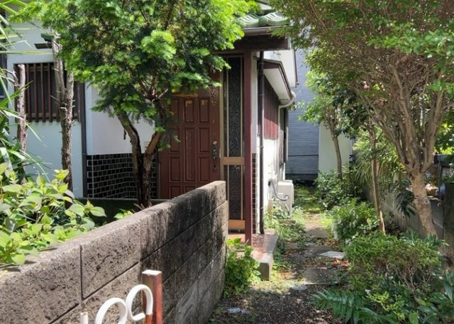 土地を買う際、住む地域の自治体や福祉の補助制度にも注目してみましょう。子供や老人の医療補助やゴミ出しのルールなど、自治体によってルールに大きな違いがあるため、暮らしやすい土地で判断するとよいでしょう。