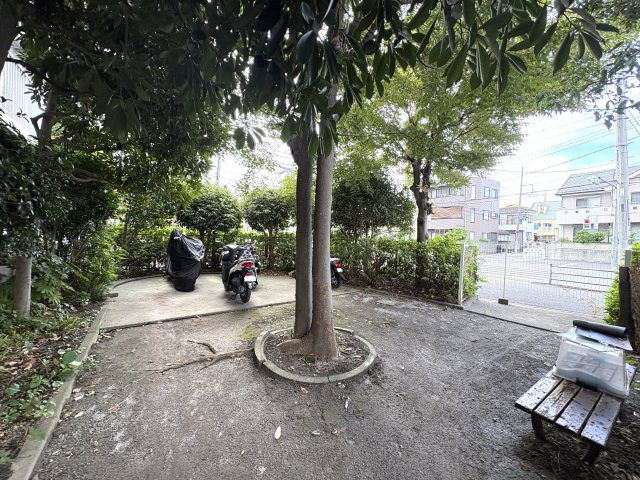 敷地内バイク置き場♪