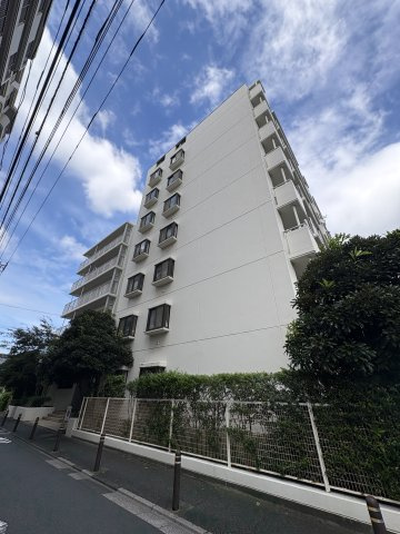徒歩圏内にコンビニやスーパーがあり、毎日のお買い物も便利◎
