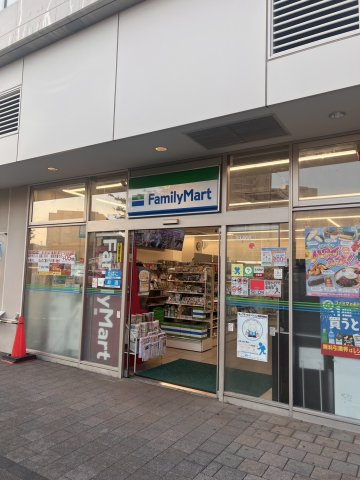 ファミリーマート　狭山市駅西口店より徒歩7分。24時間営業してます。
