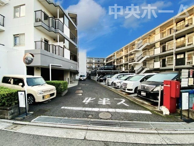 【敷地内駐車場】最新の空き状況や費用などの詳細は担当スタッフまでお問い合わせください。