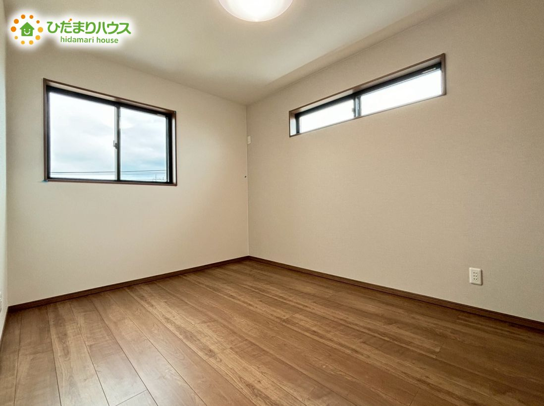 6帖の洋室はお子様のお部屋にちょうどいい2面採光の明るいお部屋♪