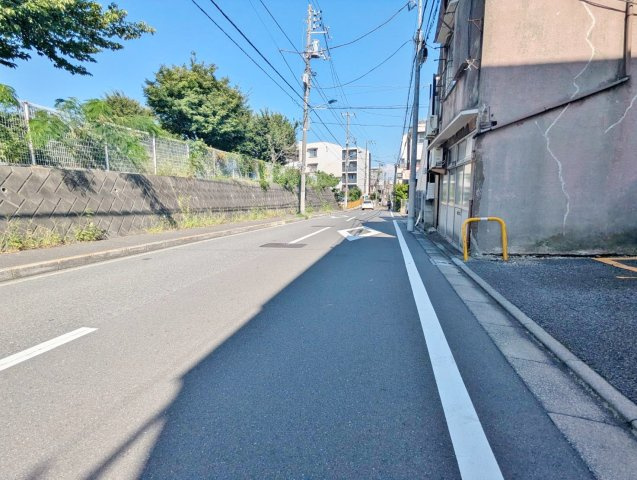 伸びやかな約6.7ｍ公道に面する整形地です　生活しやすい住環境です