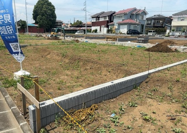 土地の形が極端に長細かったり、狭小地、あるいは道路との高低差がある傾斜地だった場合、後々売ろうとしても買い手がつかない場合もあります。後々、売却することになった時に価値の下がらない土地を選びましょう。