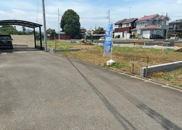 土地の面積＝住宅面積ではありません。建ぺい率の問題などで、土地のある場所によって住宅を建てられる面積は限られています。高さもしかり、「土地」という言葉の中には、建築条件も含まれると考えておきましょう。