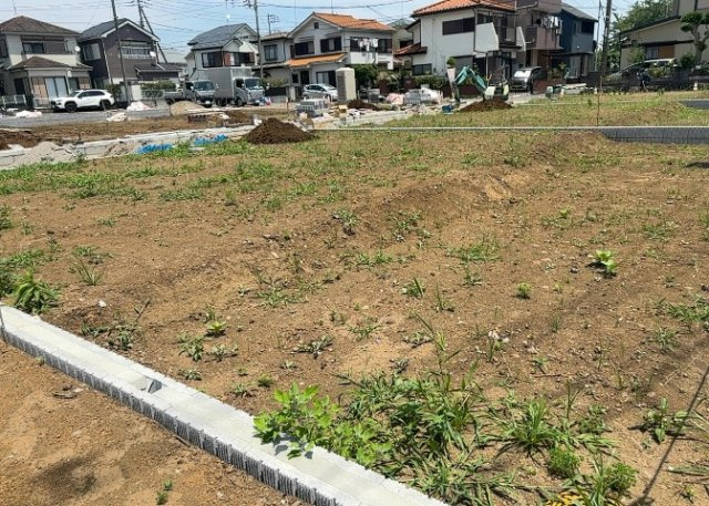 土地を買う際、住む地域の自治体や福祉の補助制度にも注目してみましょう。子供や老人の医療補助やゴミ出しのルールなど、自治体によってルールに大きな違いがあるため、暮らしやすい土地で判断するとよいでしょう。