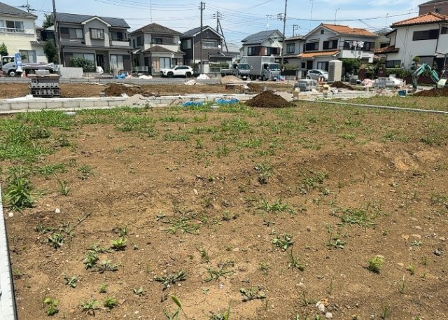 隣家の土地はどうなっているのか、生活利便施設が近くにあるのか、学校まで近いかなど、お客様のライフスタイルにあわせたイメージが重要です。また、近くにあると困る施設が近くにないかも確認するといいでしょう。