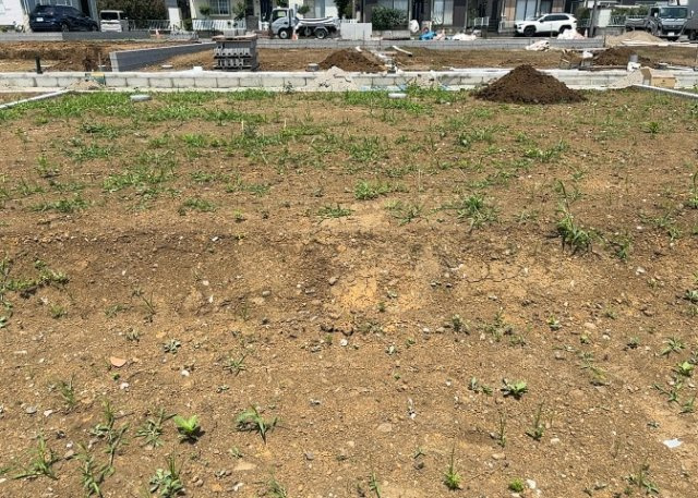 家を建てる前提で土地を探している場合、地盤の丈夫さは譲れない条件の一つです。地盤が脆弱だと追加工事が必要となります。また、過去に地盤沈下や液状化現象を起こした土地は、できるだけ避けた方がいいでしょう。