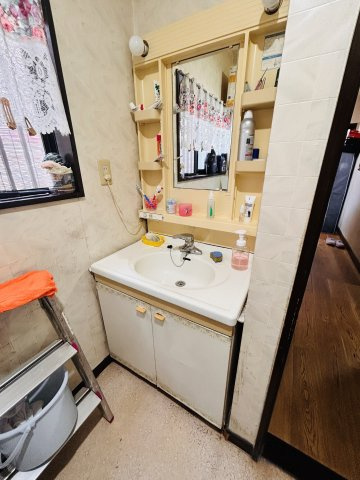 独立洗面台付きで、朝の身支度や帰宅後の手洗いも快適♪