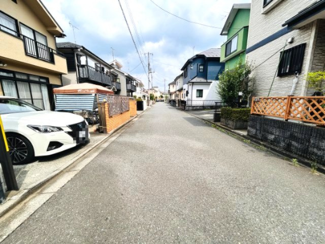 前面道路は約5.0mあるため、お車の出し入れもスムーズ♪