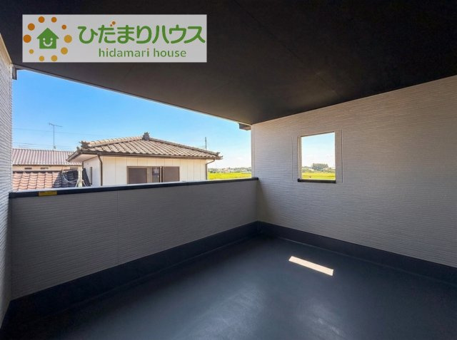 広々としたバルコニー。お洗濯物もぜーんぶ干せちゃいます！！