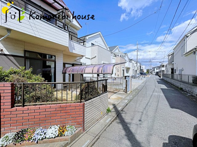 前面道路含む現地写真です