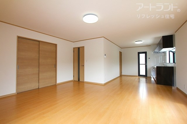 1階LDK16帖。エアコン・モニター付きインターホン新設。陽当たり良い南向き。