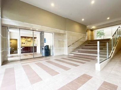 クレストフォルム横浜リヴァシスのエントランス