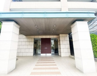 クレストフォルム横浜リヴァシスのエントランス