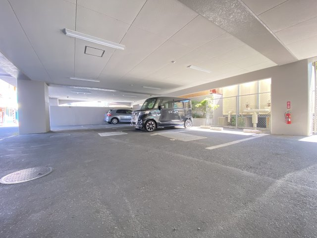 屋根付き駐車場あり！