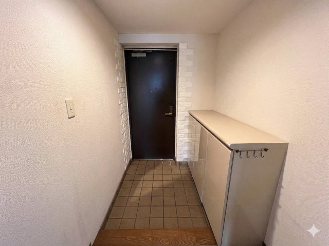 【大容量下足入れ】家族全員の靴もすっきり収まる玄関収納！　居住中のため、AIで家具を消しております。　※現況を優先いたします。