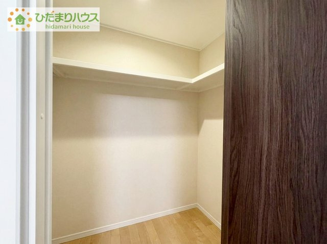 広々したウォークインクローゼットは開放的にご利用できます。